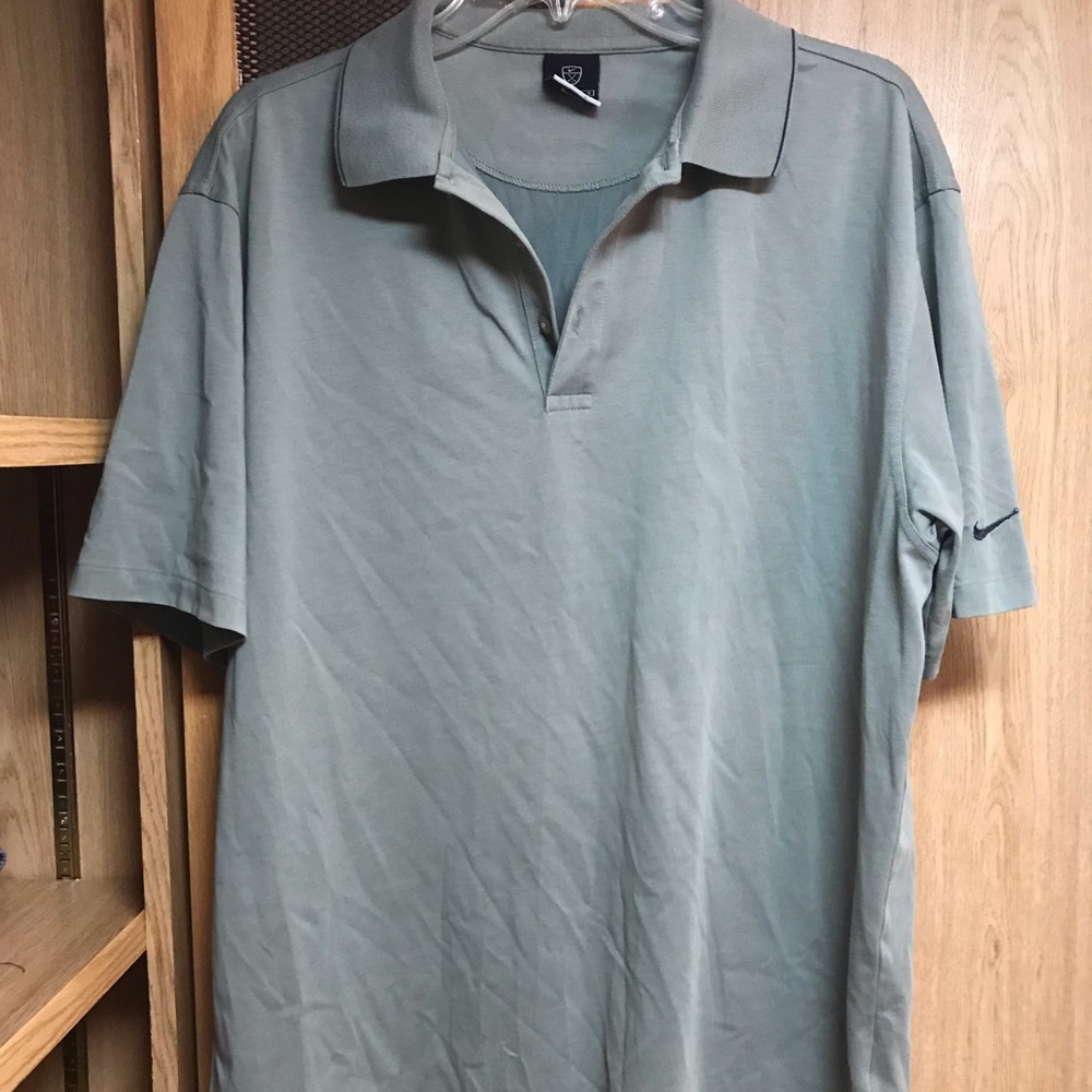 Men’s Nike polo shirt grey silky size large drifit